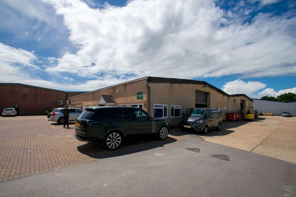 Retail/Shop To Let, Wimborne