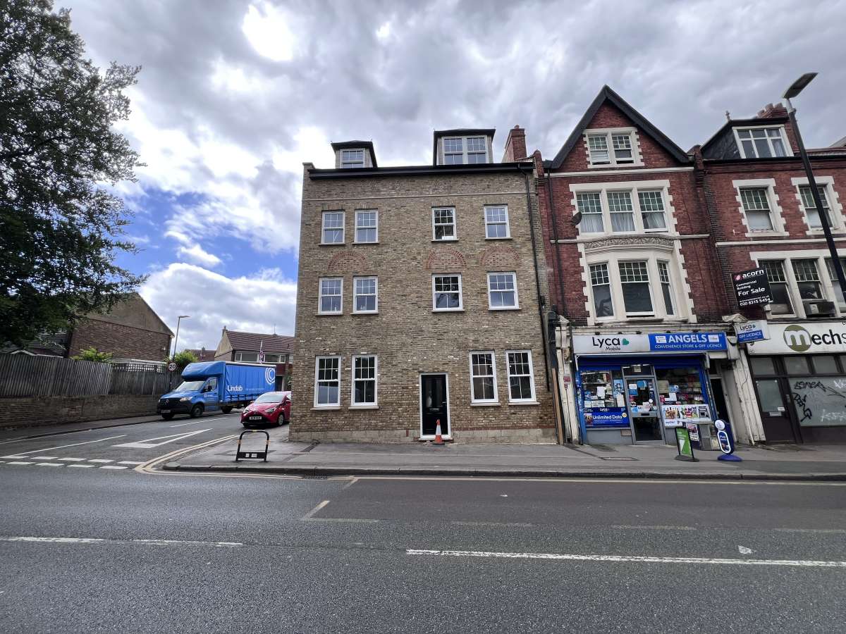 Retail/Shop in Wallington - photo 2