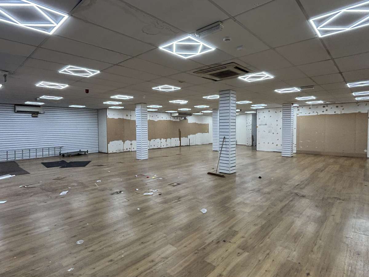 Retail/Shop in Halifax - photo 2