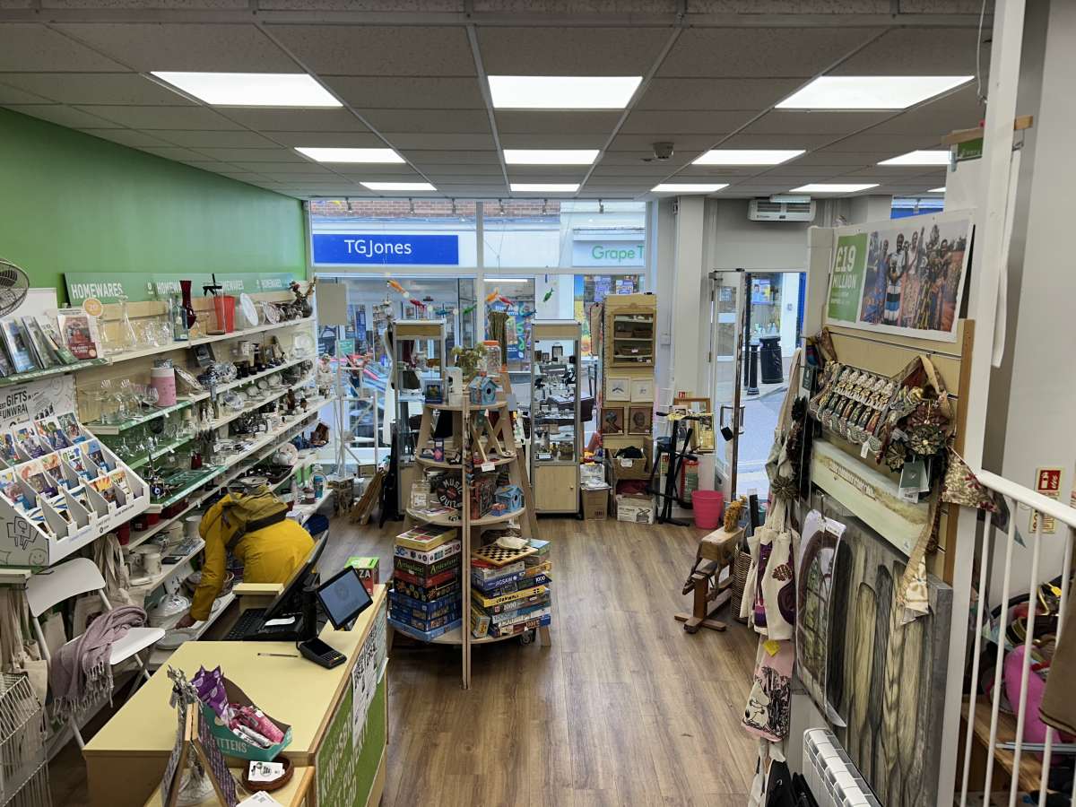 Retail/Shop in Kingsbridge - photo 3