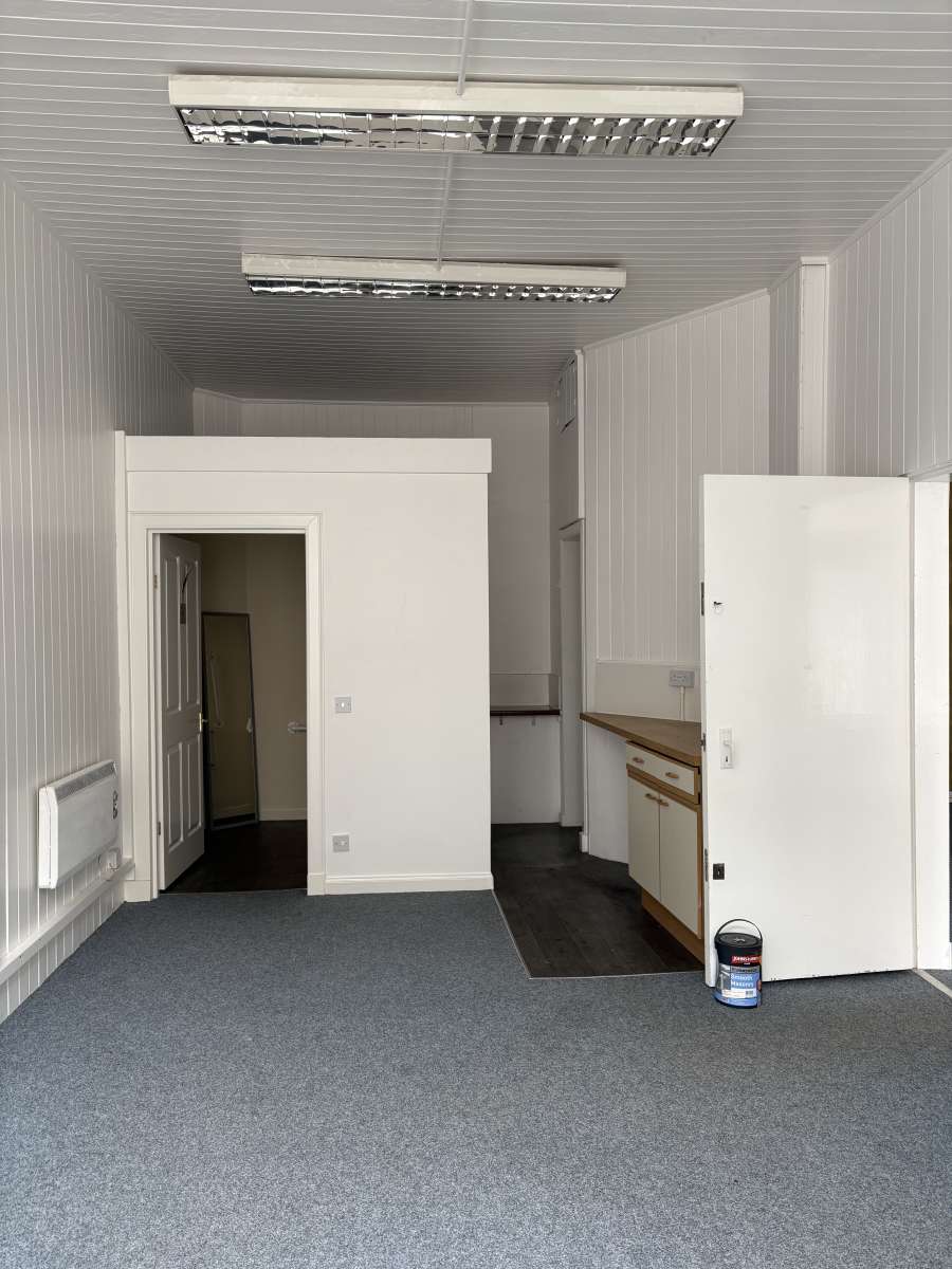 Retail/Shop in Leith - photo 3