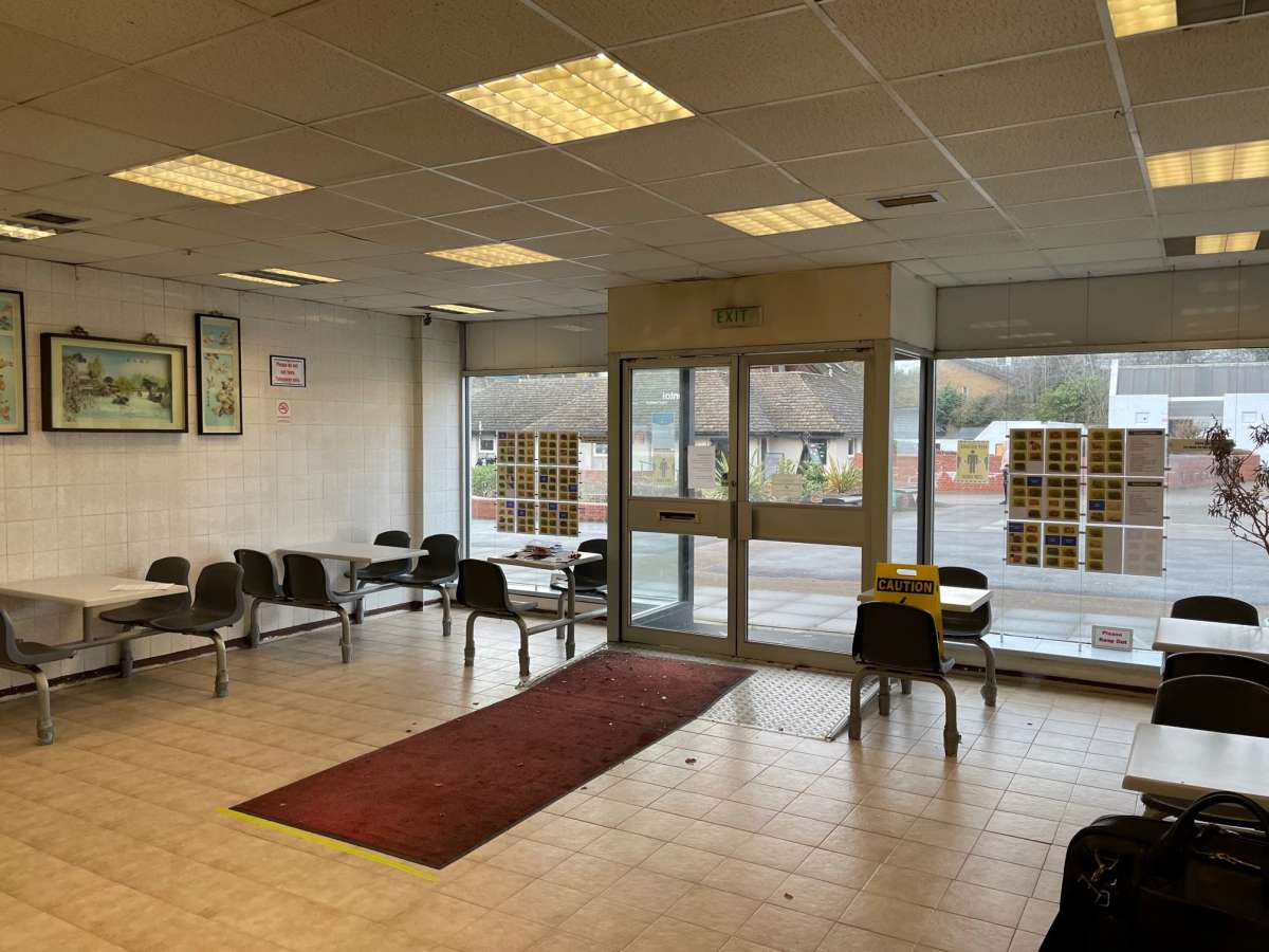 Retail/Shop in Swindon - photo 2