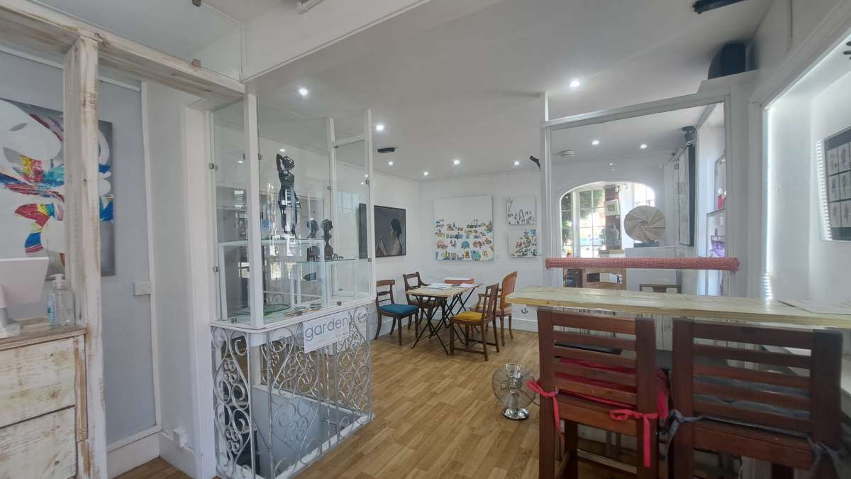 Retail/Shop in Woburn - photo 4