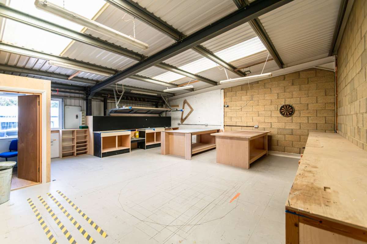 Retail/Shop in Poole - photo 3