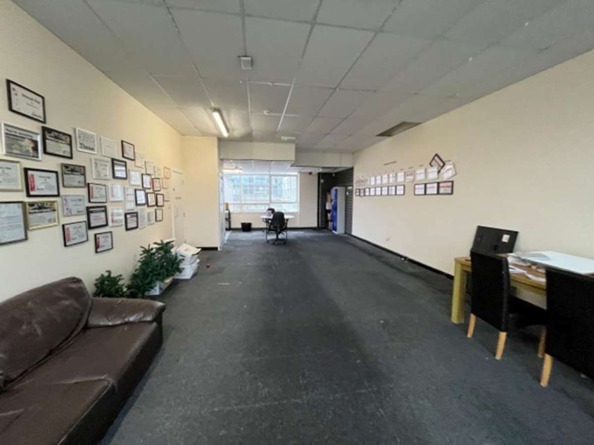 Retail/Shop in Weston-Super-Mare - photo 3