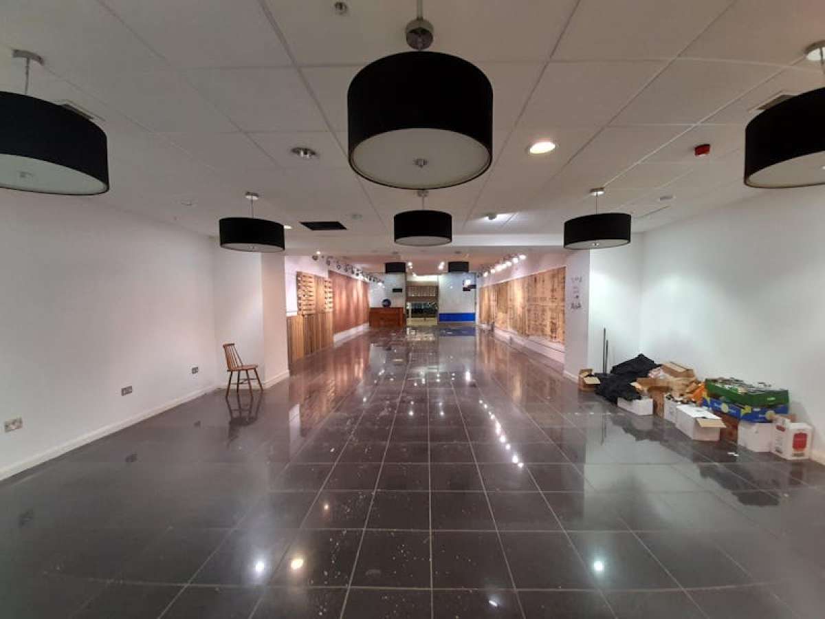 Retail/Shop in Basingstoke - photo 3