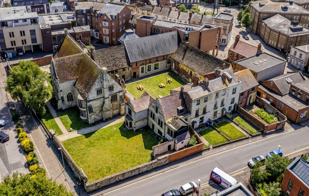 Retail/Shop To Let, Gloucester
