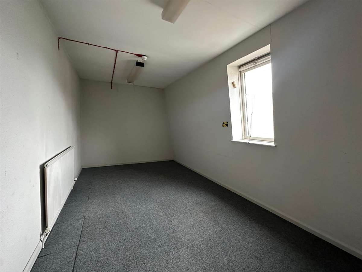 Retail/Shop in Worksop - photo 4
