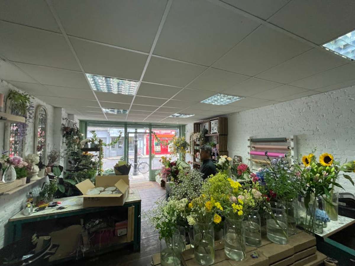 Retail/Shop in London - photo 3