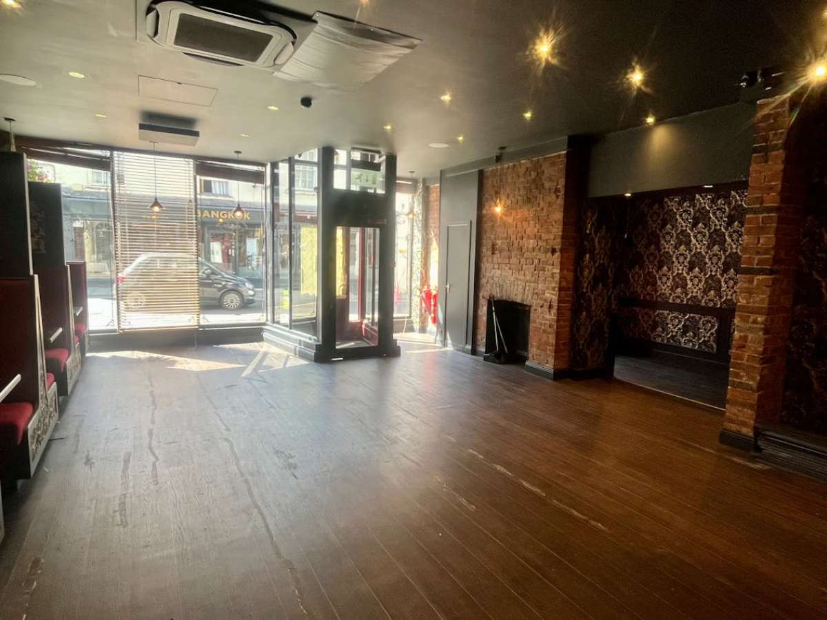 Retail/Shop in Winchester - photo 2