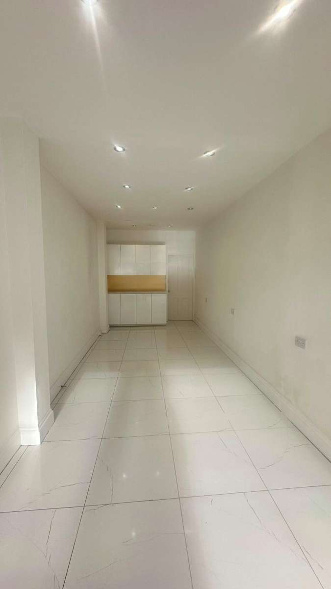Retail/Shop in Portsmouth - photo 2