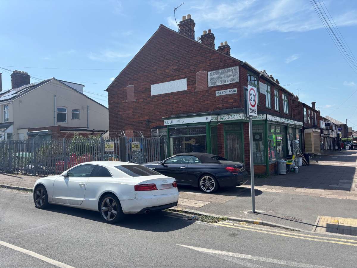 Retail/Shop in Leicester - photo 2