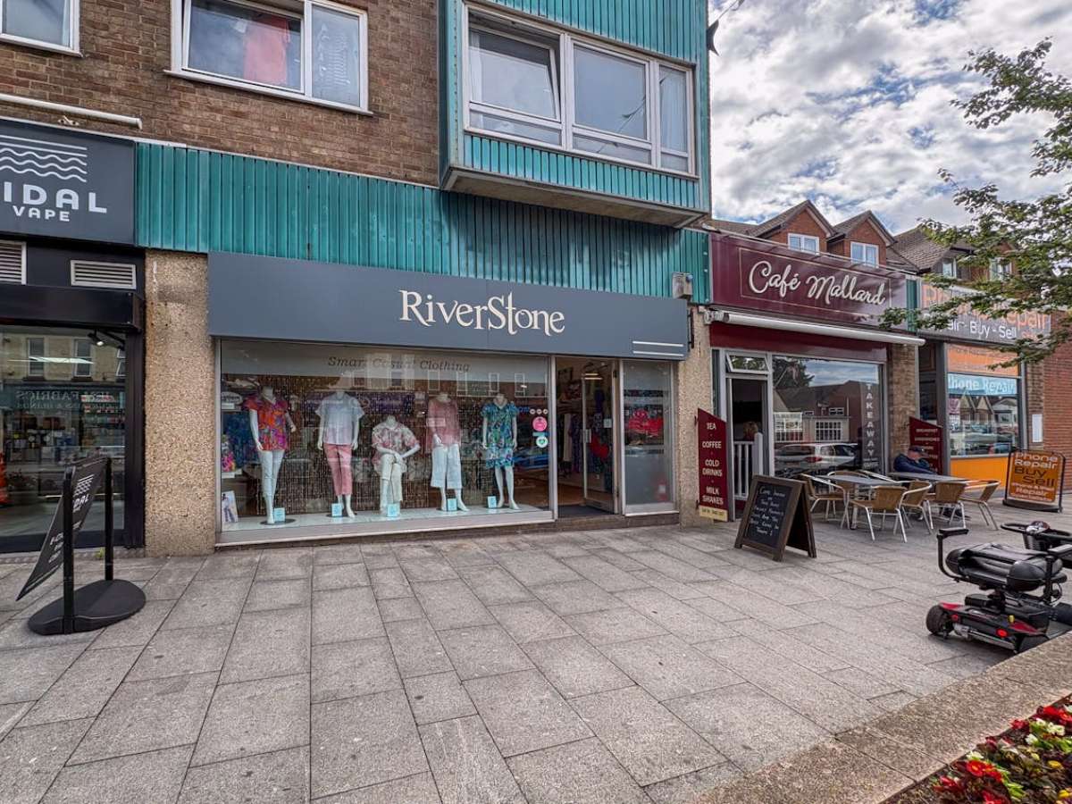 Retail in New Milton
