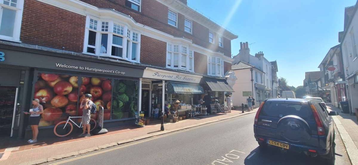 Retail/Shop in Hurstpierpoint - photo 2