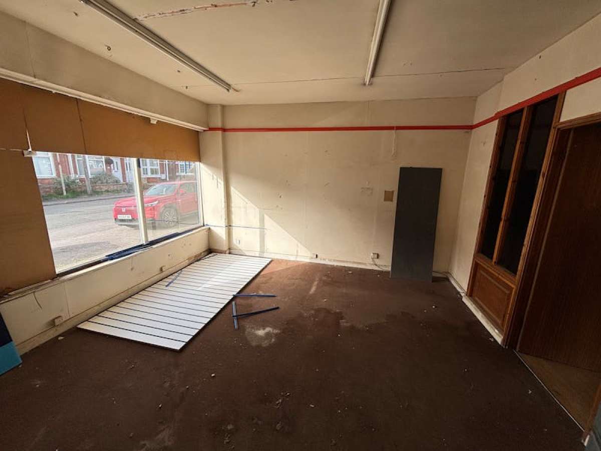 Retail/Shop in Andover - photo 3