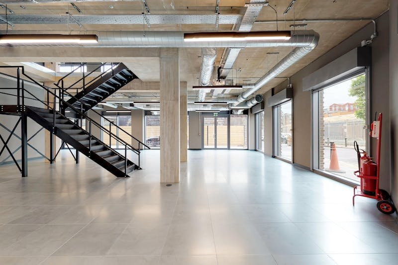 Retail/Shop To Let, London
