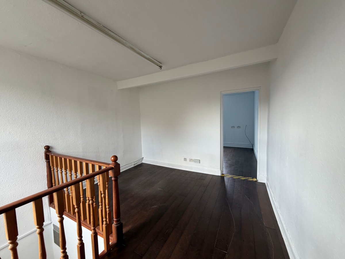 Retail/Shop in Oadby - photo 3