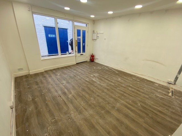 Retail/Shop in St. Ives - photo 2