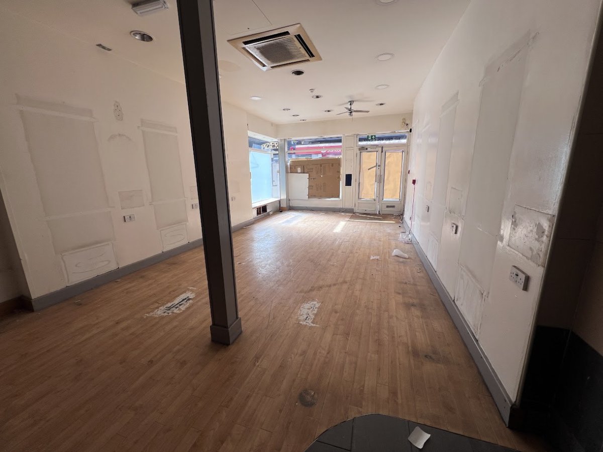 Retail/Shop in Croydon - photo 4