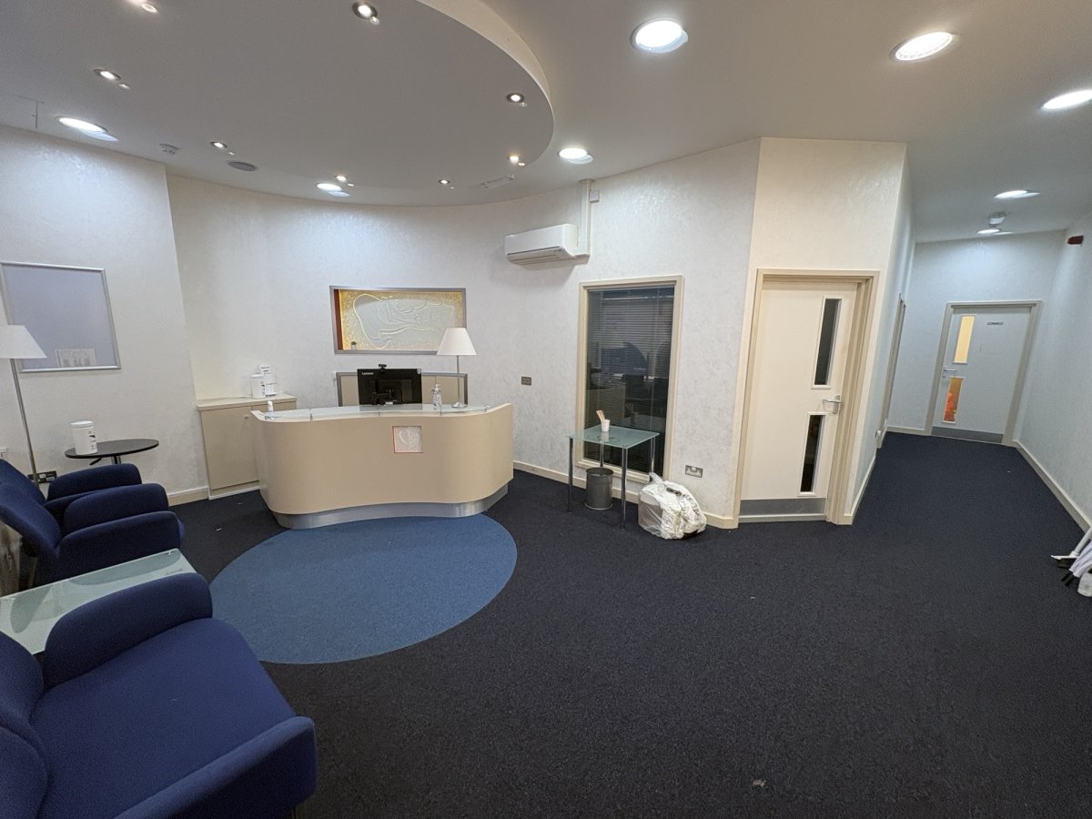 Retail/Shop in Lincoln - photo 3