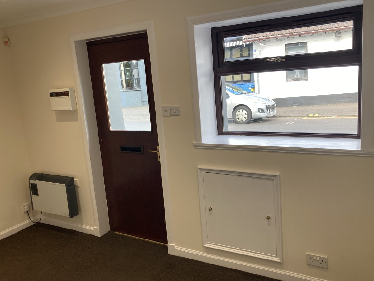 Retail/Shop in Kilmarnock - photo 2