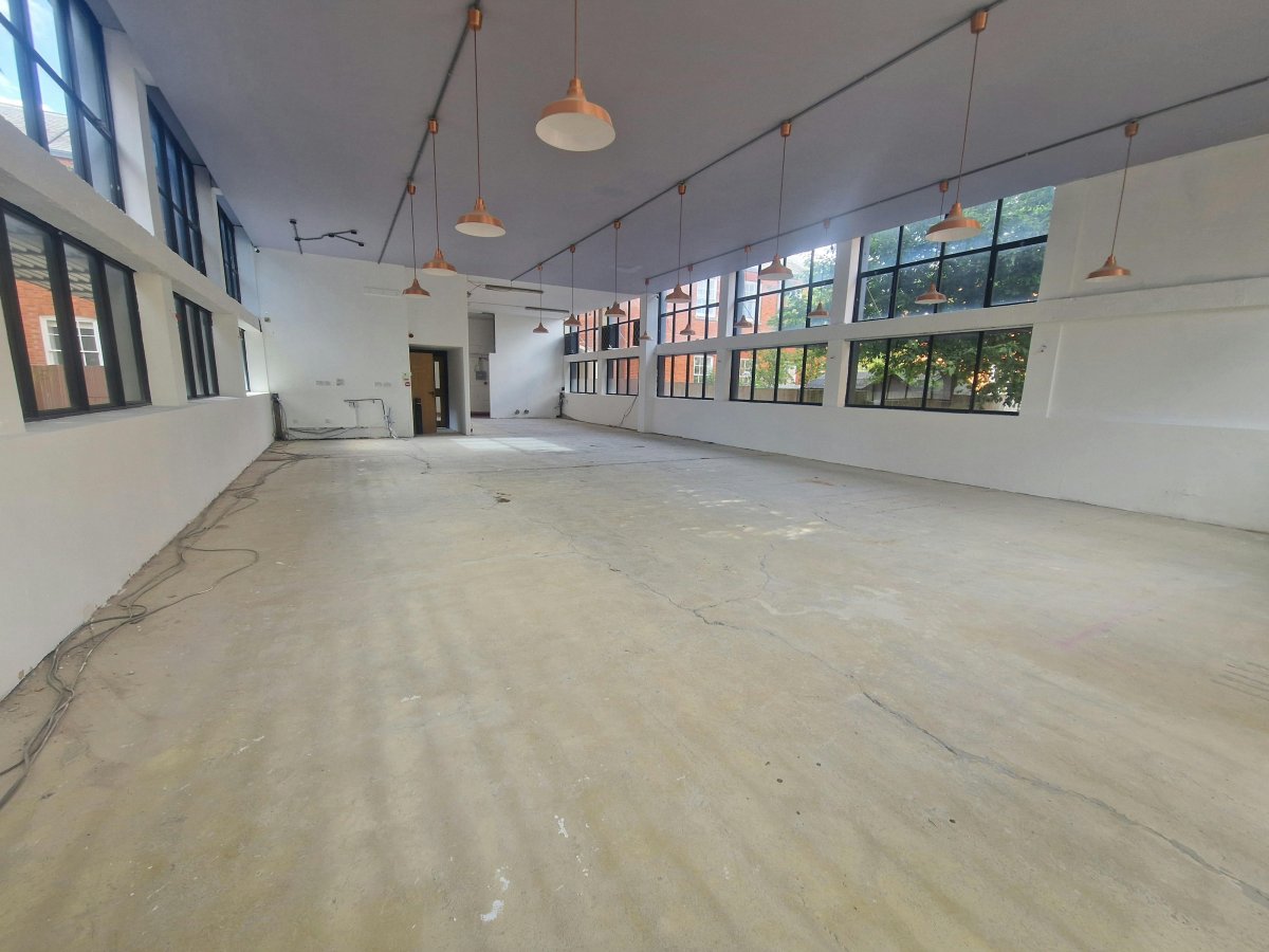 Retail/Shop in Knowle Village, Fareham - photo 2