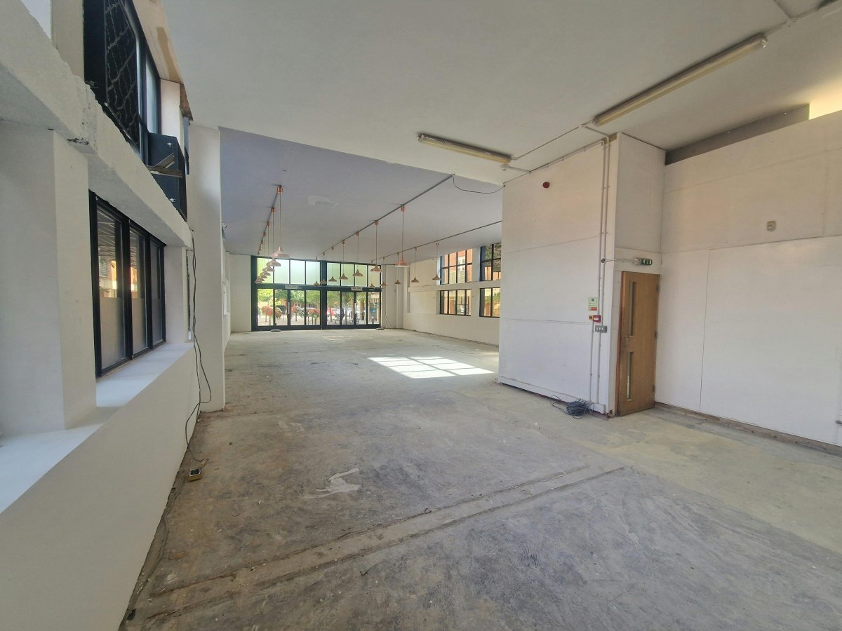 Retail/Shop in Knowle Village, Fareham - photo 3
