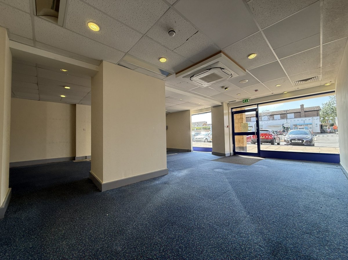 Retail/Shop in Hinckley - photo 2