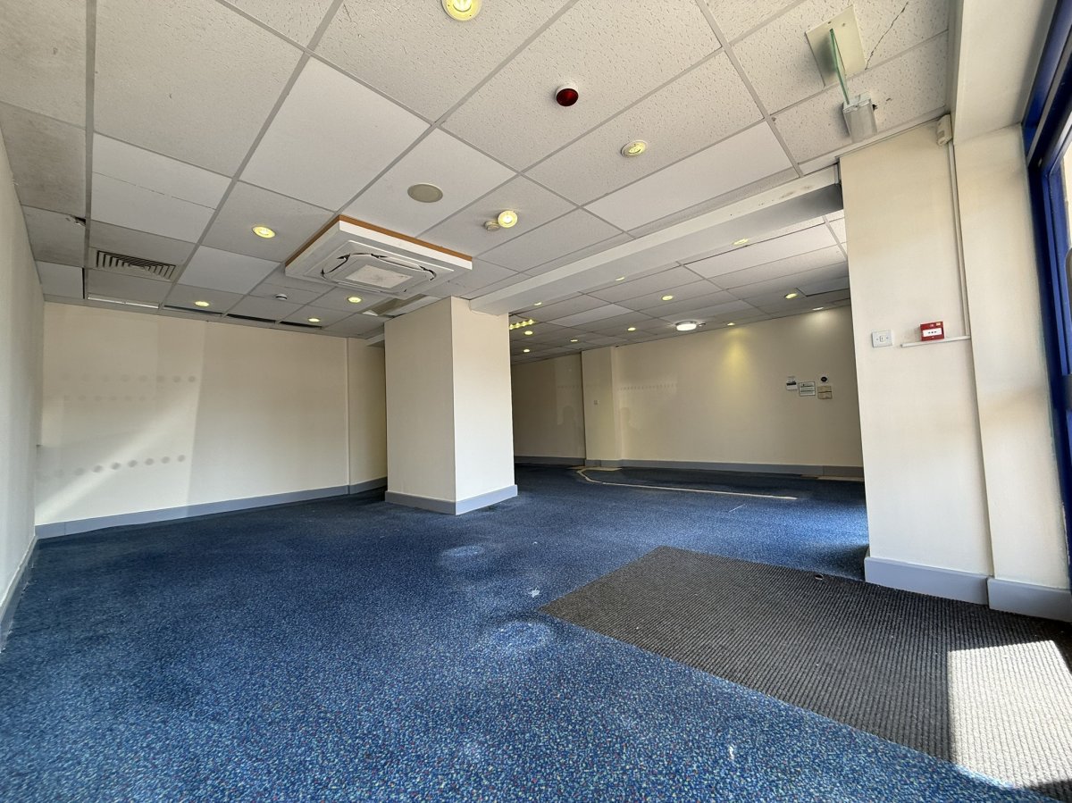 Retail/Shop in Hinckley - photo 4