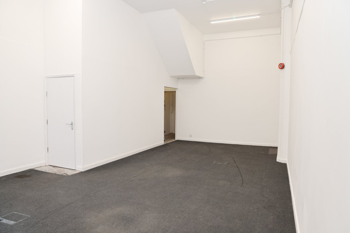 Retail/Shop in Cheltenham - photo 3