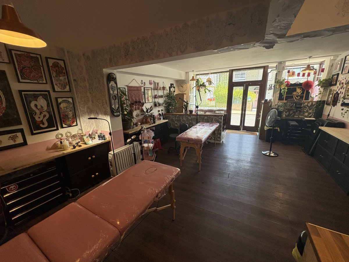 Retail/Shop in Winchester - photo 3