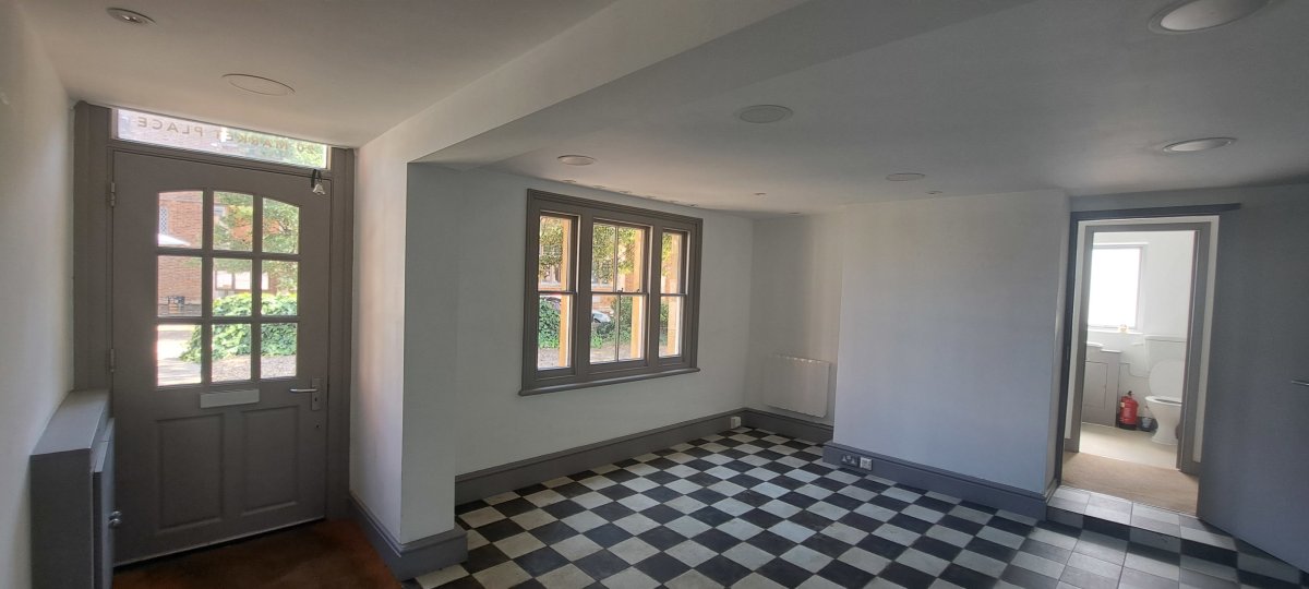 Retail/Shop in Woburn - photo 2