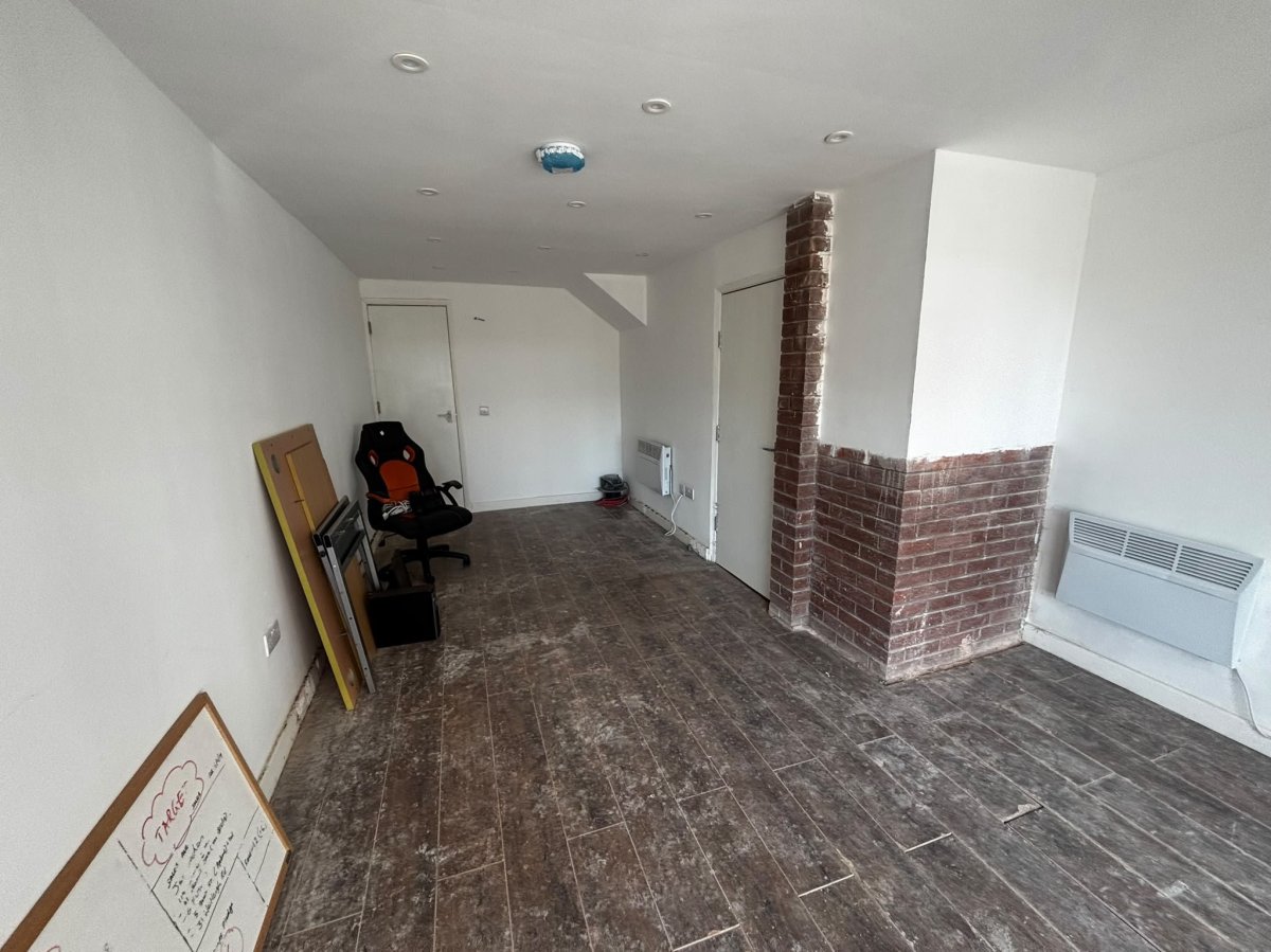 Retail/Shop in Hinckley - photo 2