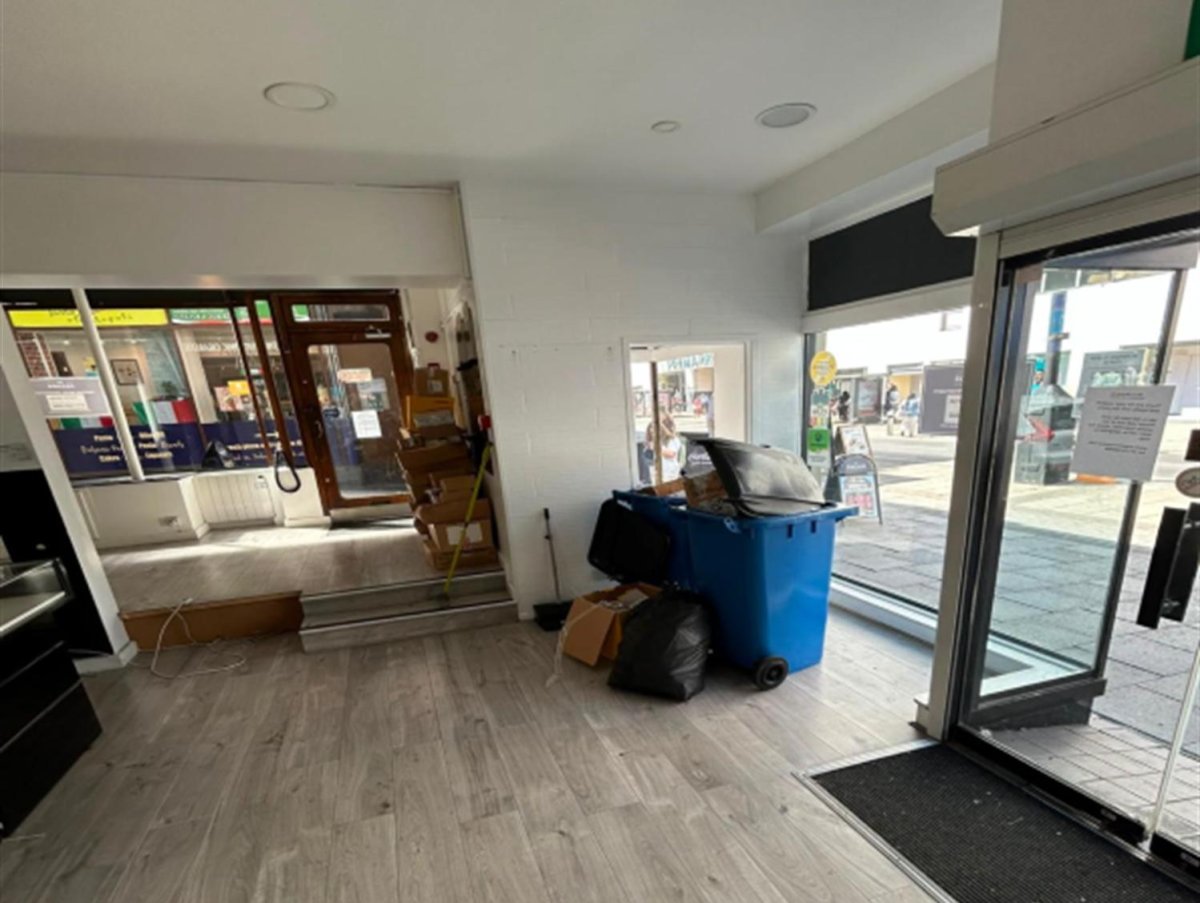 Retail/Shop in Bristol - photo 2