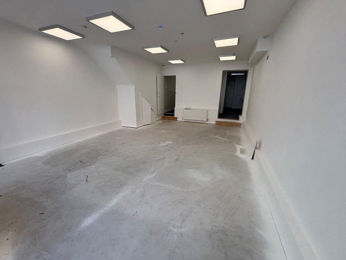 Retail/Shop in Bournemouth - photo 2