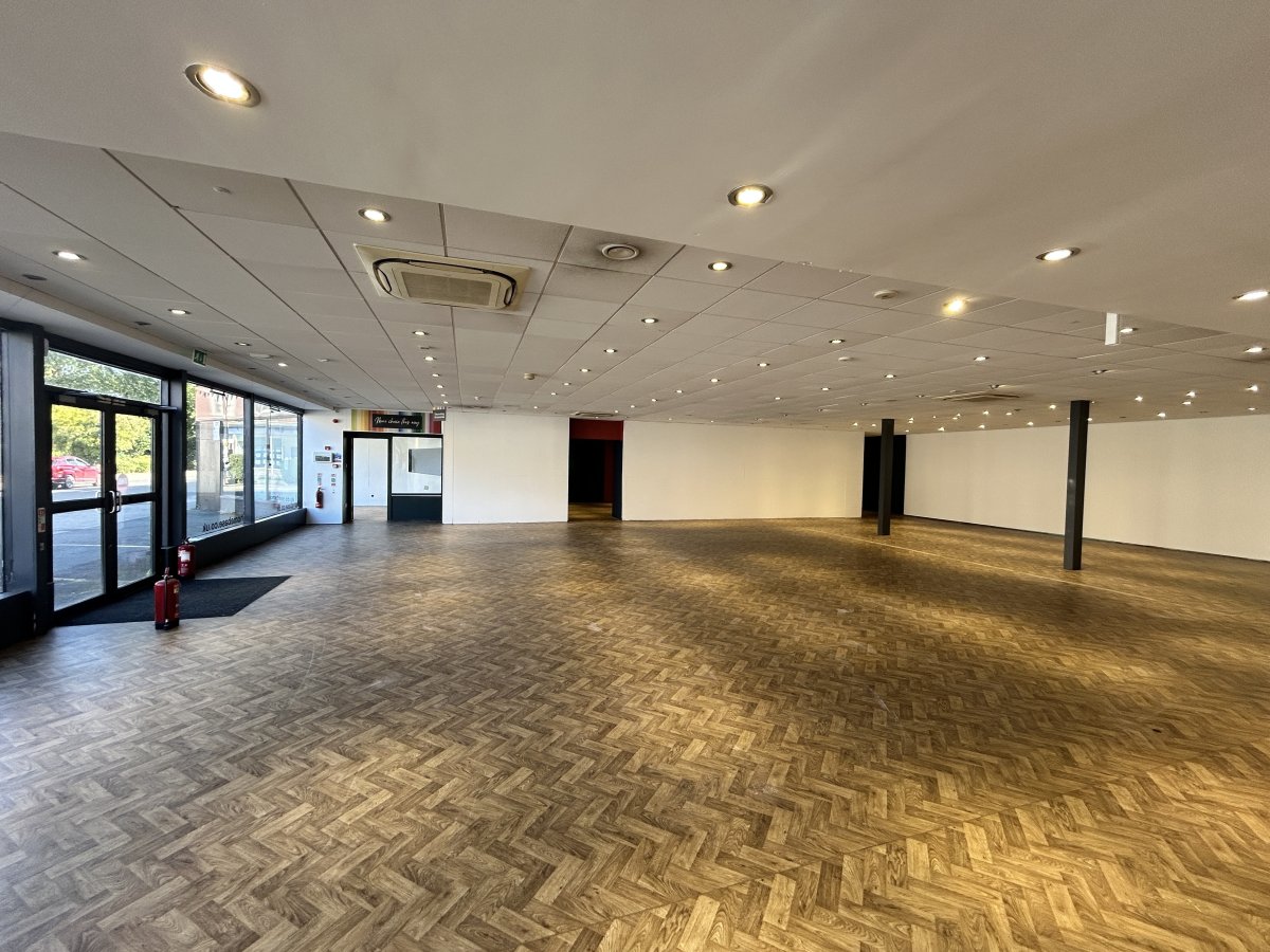 Retail/Shop in Cheadle - photo 2