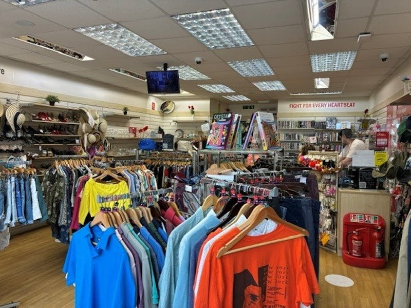 Retail/Shop in London - photo 2