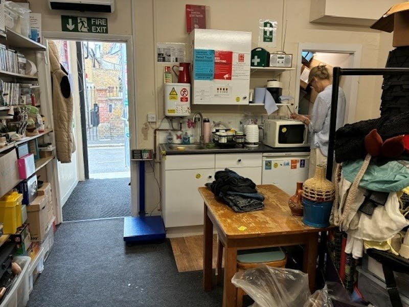 Retail/Shop in London - photo 3