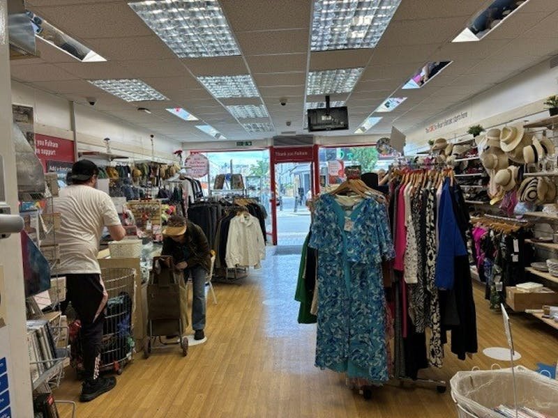 Retail/Shop in London - photo 4