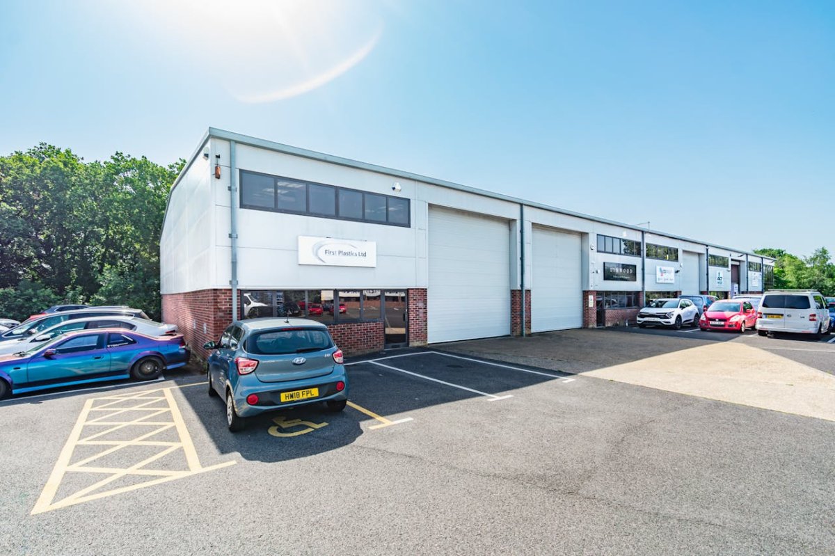 Retail/Shop For Sale, Ringwood, Hampshire