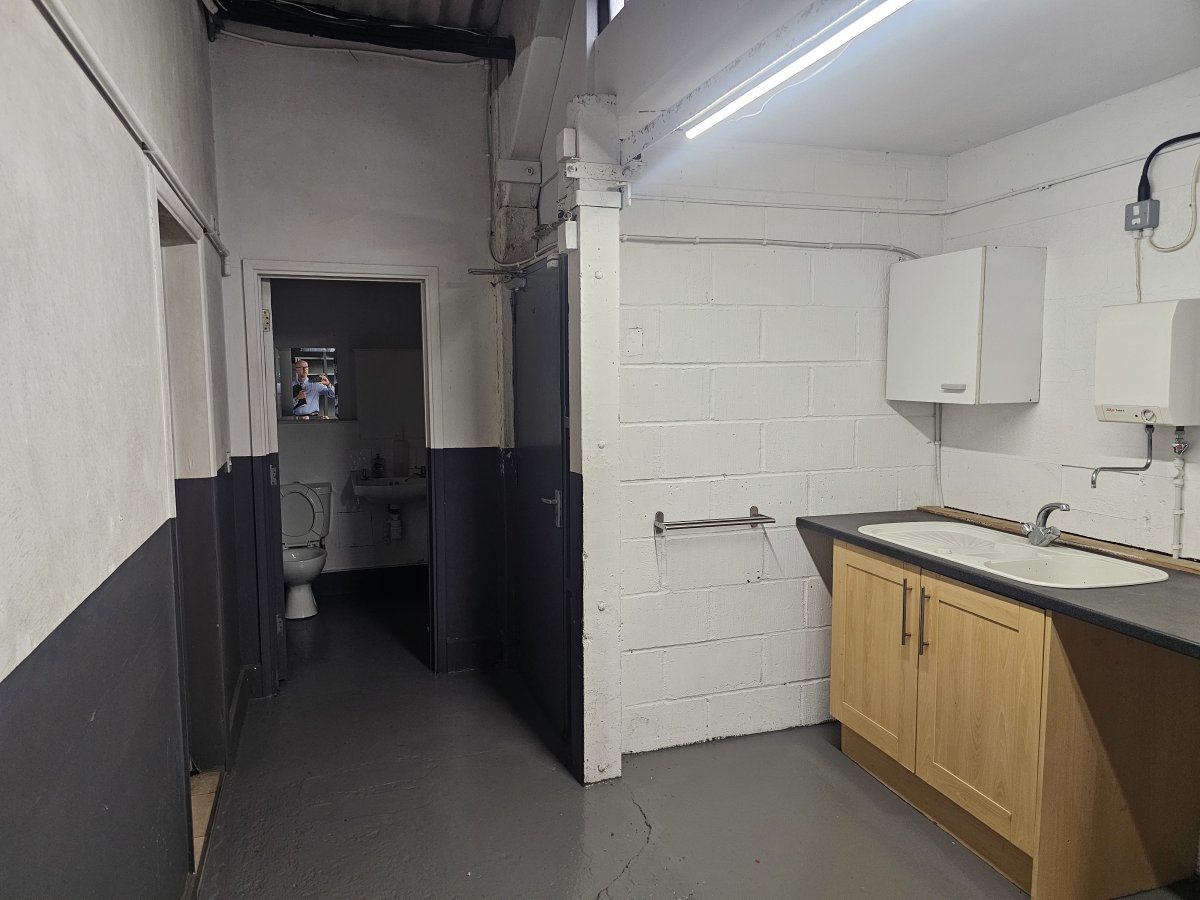 Retail/Shop in Sittingbourne - photo 4