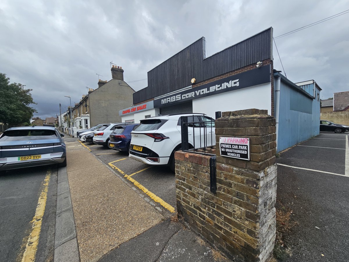 Retail/Shop in Sittingbourne - photo 2