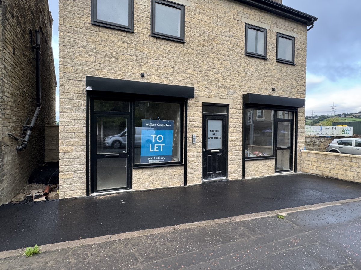 Retail/Shop in Hipperholme - photo 2