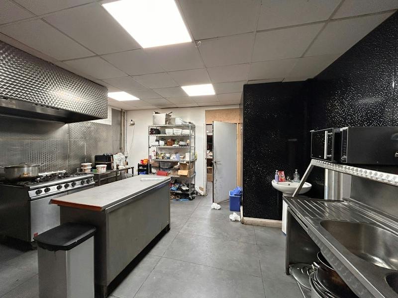 Retail/Shop in Barking - photo 3