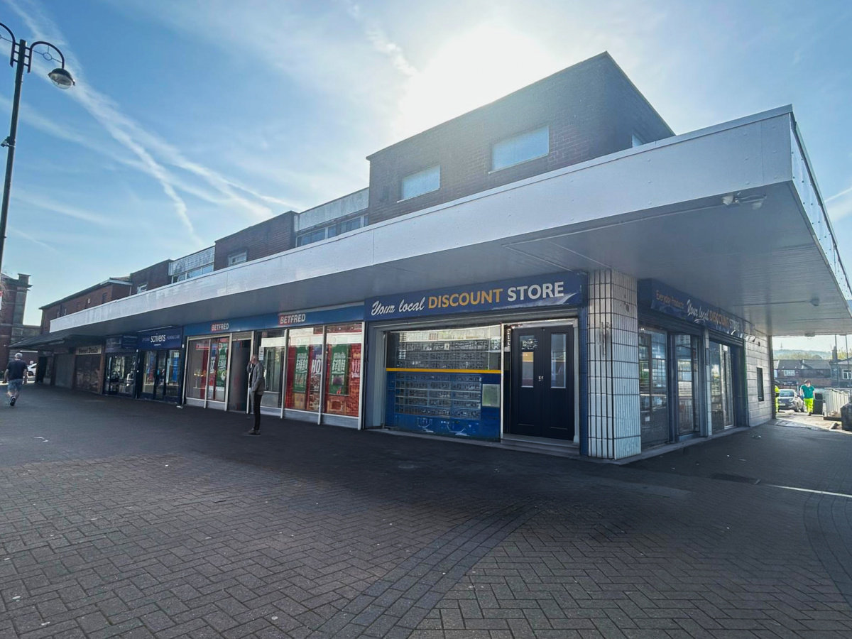 Retail/Shop in Oldham - photo 3