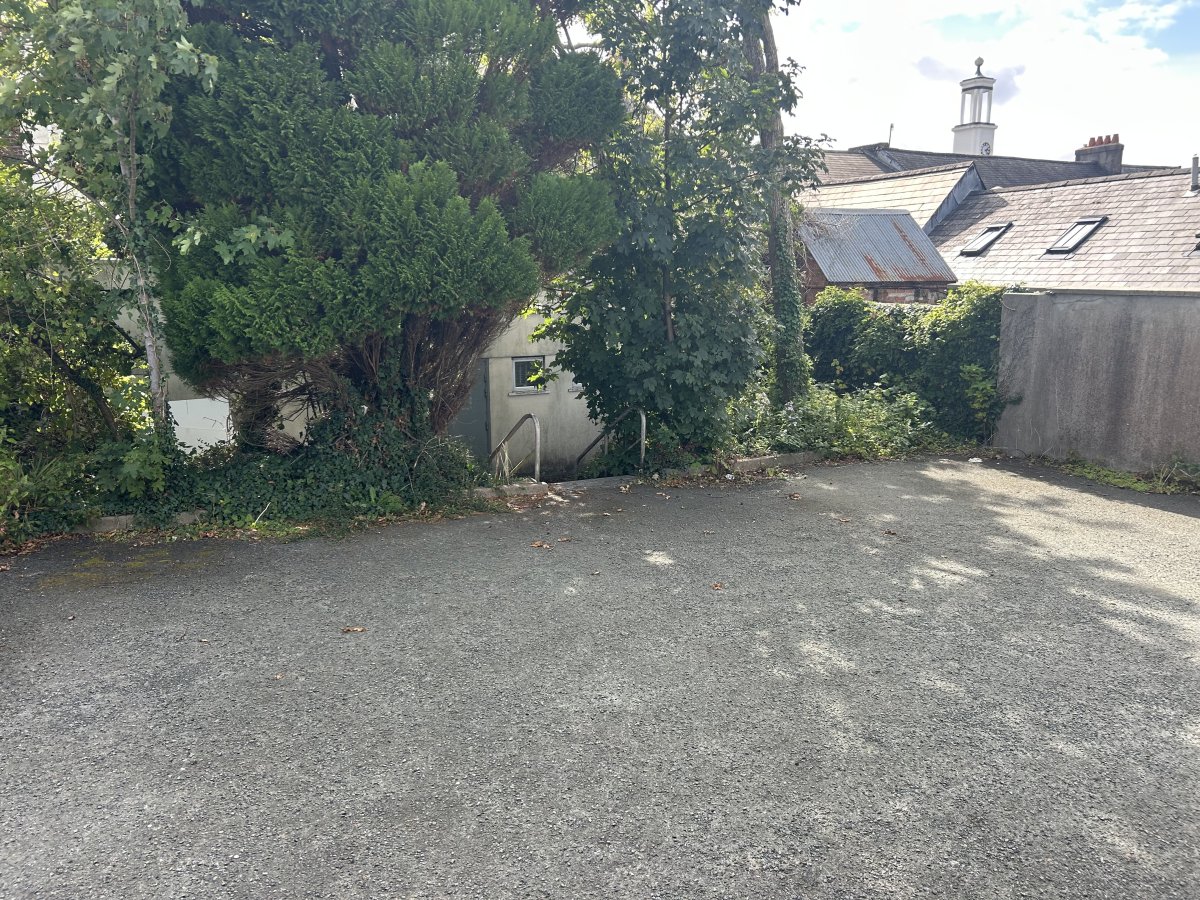Retail/Shop in Plymouth - photo 2