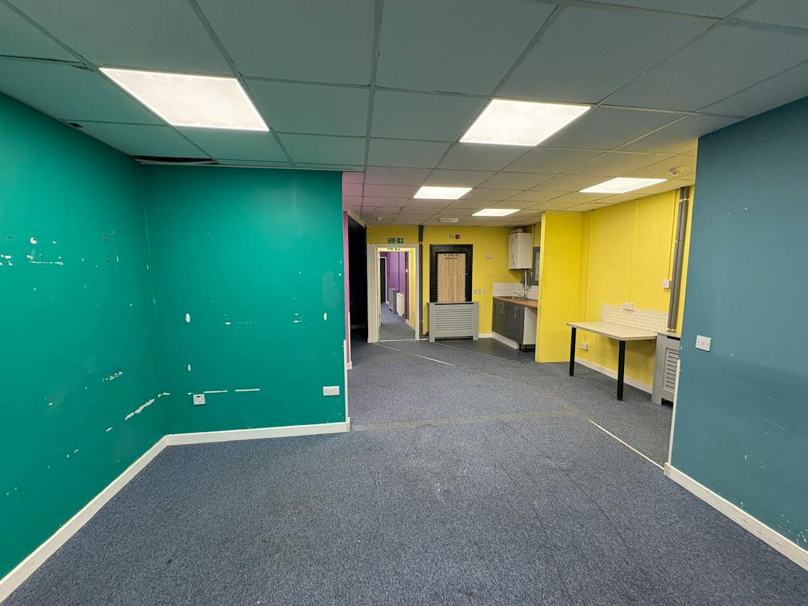 Retail/Shop in Havant - photo 2