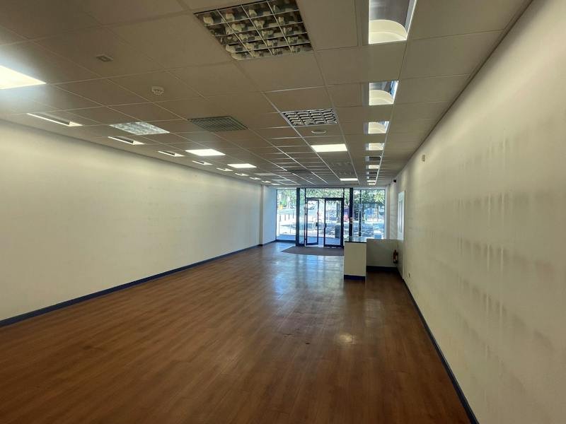 Retail/Shop in Southampton - photo 2