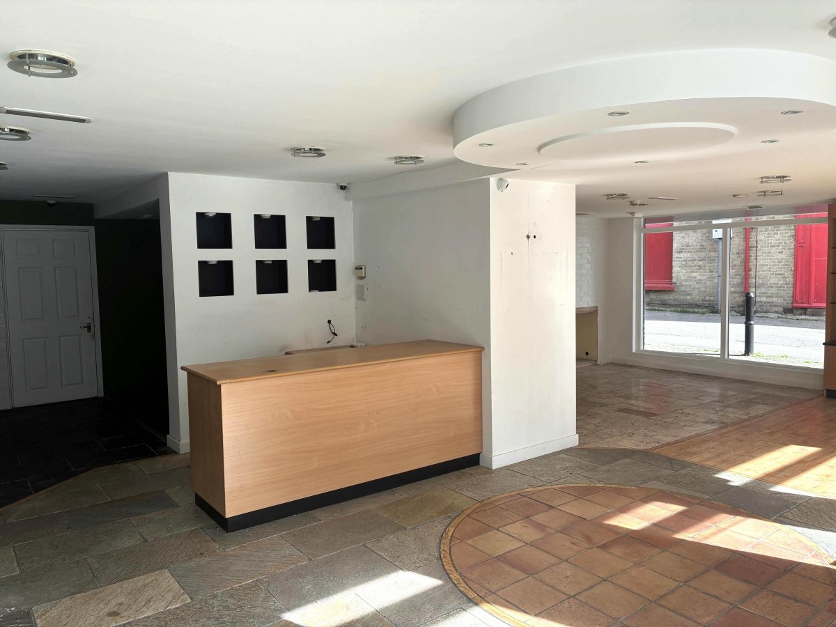 Retail/Shop in Truro - photo 3