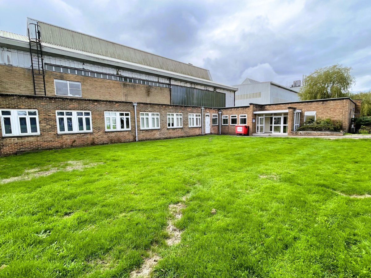 Retail/Shop To Let, Burton On Trent, Staffordshire